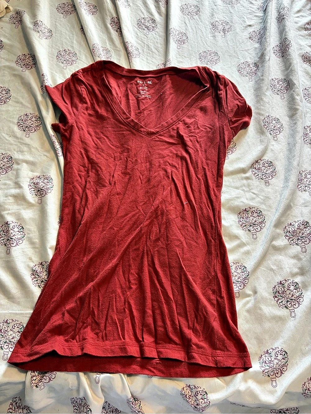 Wet Seal V-Neck Short Sleeve Tee in Red Size Medium